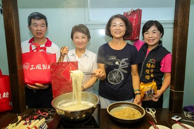 三風製麵運用大雅小麥研發創意麵食 盧市長讚好的麵就是不一樣