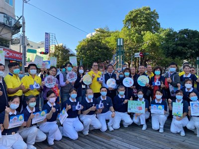 台中市政府環保局與慈濟基金會、大愛電視,在天津路服飾商圈合辦「減塑同盟」暨「不塑商店」雙認證活動