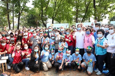 台中后里森林園區今起開放入園 盧市長攜手台積電種下希望樹苗