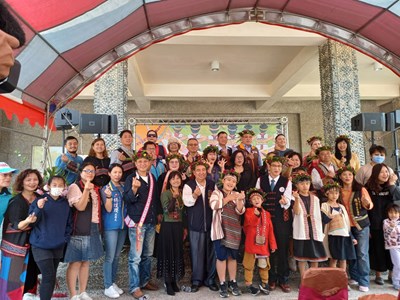 「MAKAPAH美術獎暨全國原住民兒童繪畫創作比賽」歷屆得獎作品台中市巡迴展在台中市原住民綜合服務中心開展