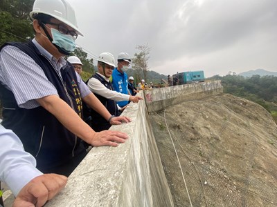 太平赤崁頂災建工程7月底完工 建設局長視察工程進度及品質