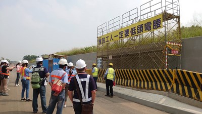 推廣符合法規及勞工體型之大型施工架。