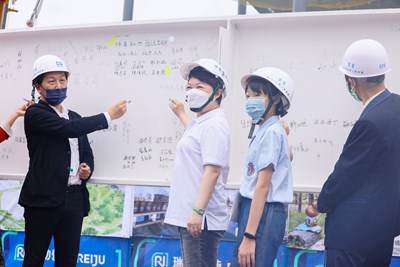 世界級地標台中綠美圖今上梁 盧市長:乘載市民文化夢!