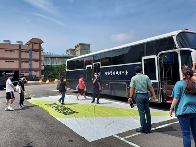 扎根交通安全 中市交通局進大專院校宣導騎車安全