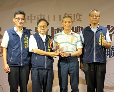 清水區王俊明先生為今年度最年長孝行楷模,同時榮獲全國孝行獎